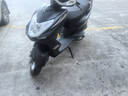 坤豪125踏板摩托车踏板车燃油助力车国四电喷可上牌省油摩外卖车街车 磨砂黑电喷版(/USB接口/尾箱/合格证/发票礼包) 实拍图