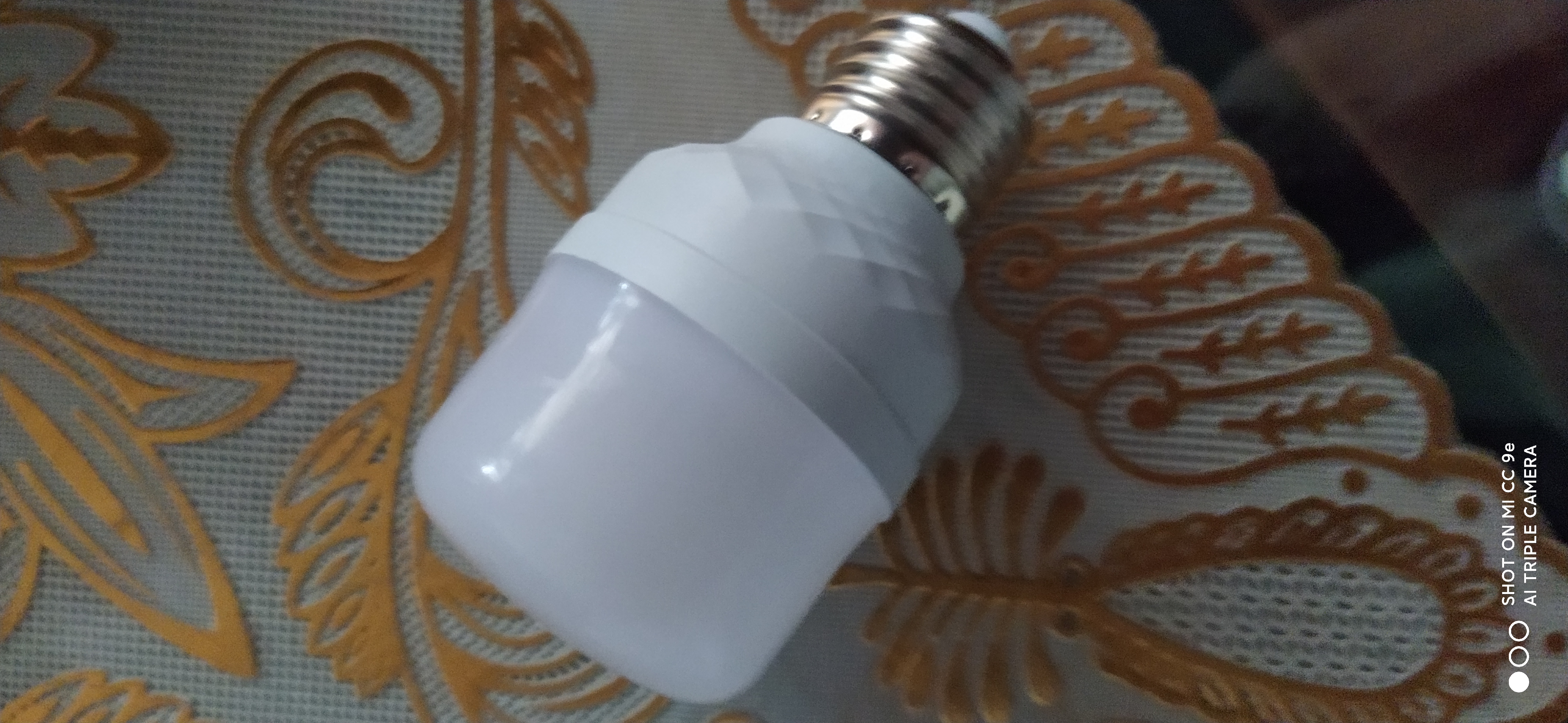 超亮led灯泡e27螺口家用白光5W10W20W30W40W60W80瓦大功率节能灯 超亮护眼【5W】高配恒流款 【4个装】E27螺口-白光 实拍图