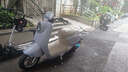 立马电动摩托车M2时尚版50公里长续航电动车1200W高速电摩铅酸电池60V20Ah外卖上班代步电瓶车天鹅灰 实拍图