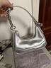 西木汀 单依纯同款 魅力磁场 小众手提链条腋下包女牛皮单肩斜挎包女包 镭射银 实拍图