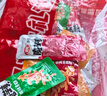 卫龙零食大礼包888g/袋约51包 大小面筋亲嘴烧亲嘴条魔芋爽海带 实拍图