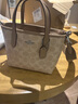 蔻驰（COACH）【官方授权店】女士city15小号单肩斜挎包托特包PVC配皮送女友 CW032SVPWH浅卡其豆沙粉 实拍图
