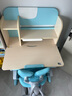护童儿童学习桌椅小学生写字桌可调节升降课桌椅套装小户型书桌带书架 好奇星Q宝80cm+扶手椅_蓝 实拍图