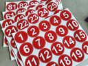 漫德莱号码贴数字编号贴纸标签贴桌号贴【序号1-20直径5cm】防水PVC号码牌红色 实拍图