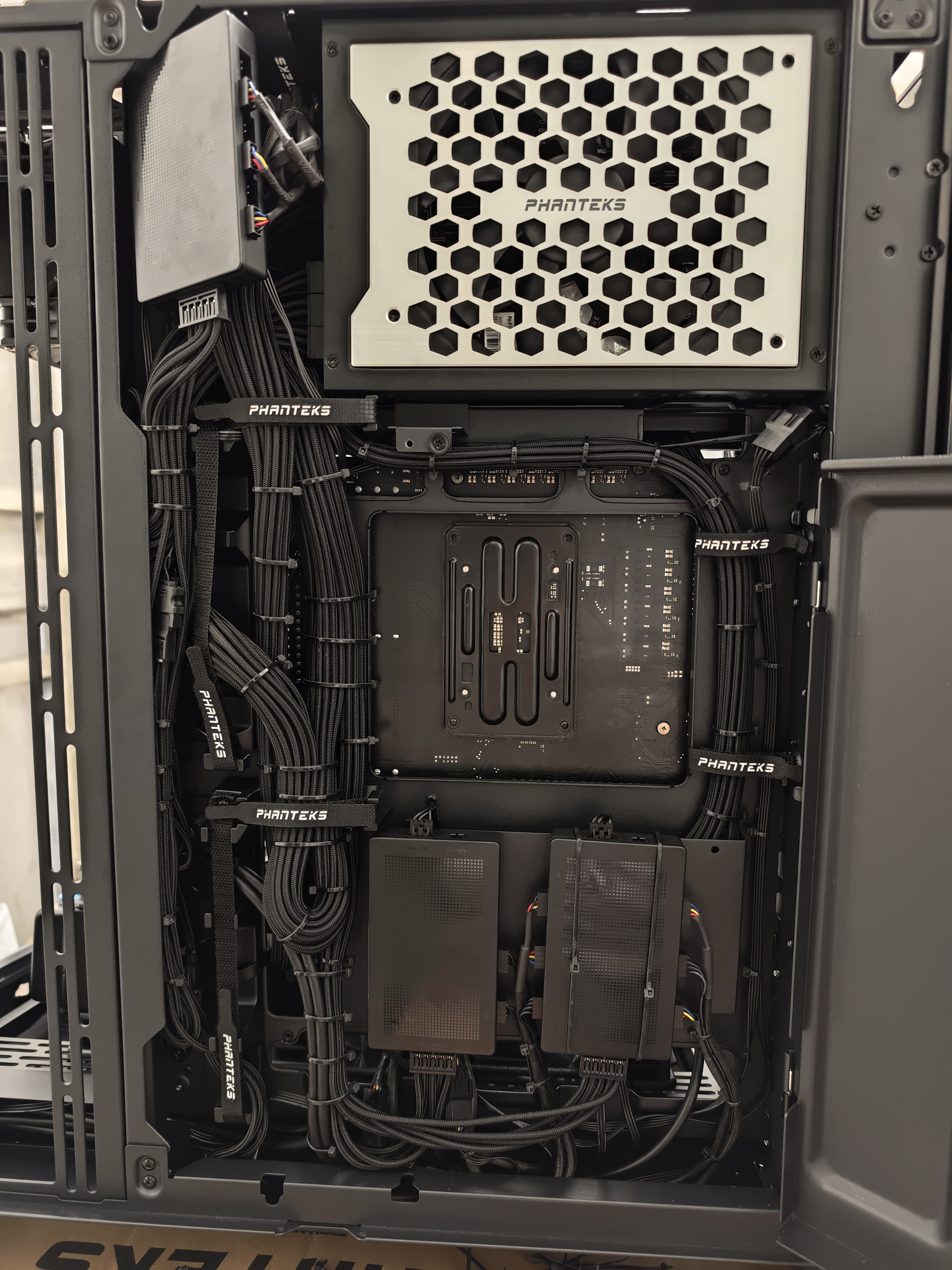 追风者（PHANTEKS）NV9机箱黑色专用磁吸式灯条/灯带升级套件/支持主板5V 3pin可寻址ARGB神光同步 实拍图