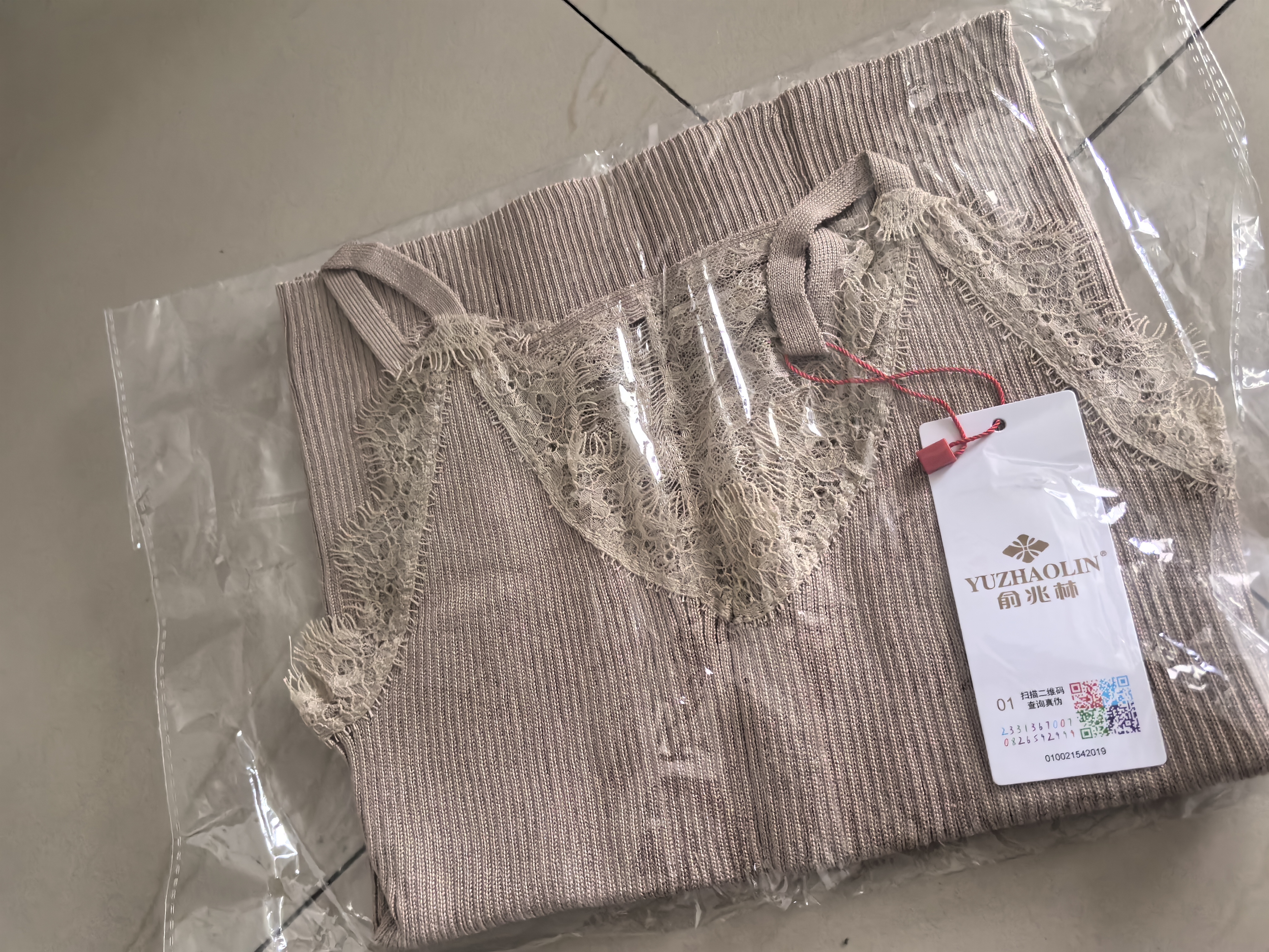 俞兆林吊带背心女士外穿蕾丝V领显瘦性感内搭打底衫夏季无袖上衣 复古蕾丝吊带【颜色随机1件】 均码 实拍图