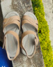 红蜻蜓红蜻蜓皮凉鞋软底舒适妈妈鞋子女坡跟软皮沙滩鞋女 WTK233143 实拍图