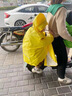 牧萌儿童雨衣带书包位男童女童加长全身学生雨披 黄色恐龙拉链款 4XL 实拍图