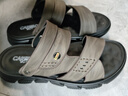 卡帝乐鳄鱼（CARTELO）软皮软底男士凉鞋夏季真皮2024开车两用拖鞋防滑防水防臭沙滩鞋子 灰色 43 实拍图