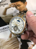 冠琴（GUANQIN）手表男机械表全自动镂空飞轮瑞士品质防水夜光皮带男士双日历手表 名匠-间金白面 实拍图