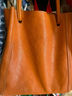 裘真008水桶包女斜挎通勤大容量真皮复古小众植鞣牛皮包包 焦糖色-大号 实拍图