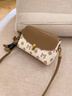 ANYSMIC奢侈品牌包包女包2026新款斜挎包小包单肩腋下包印花小方包女生款 米白配棕【专属礼盒包装】 实拍图
