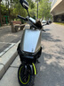 绿源（Luyuan）【新款】电动摩托车S70 成人高速电动车72V26Ah石墨烯数字化电池 超长续航通勤代步外卖智能电摩 皓月银-全新升级 实拍图