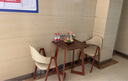 勇苍阳台休闲桌椅洽谈接待桌椅组合店铺会客办公谈判休息区小户型方桌 卡其色2皮椅+60胡桃色方桌 实拍图