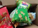 亲亲（Qinqin）休闲零食大包装 虾条薯片任选经典口味怀旧膨化食品 小鱼果和风海苔味 实拍图