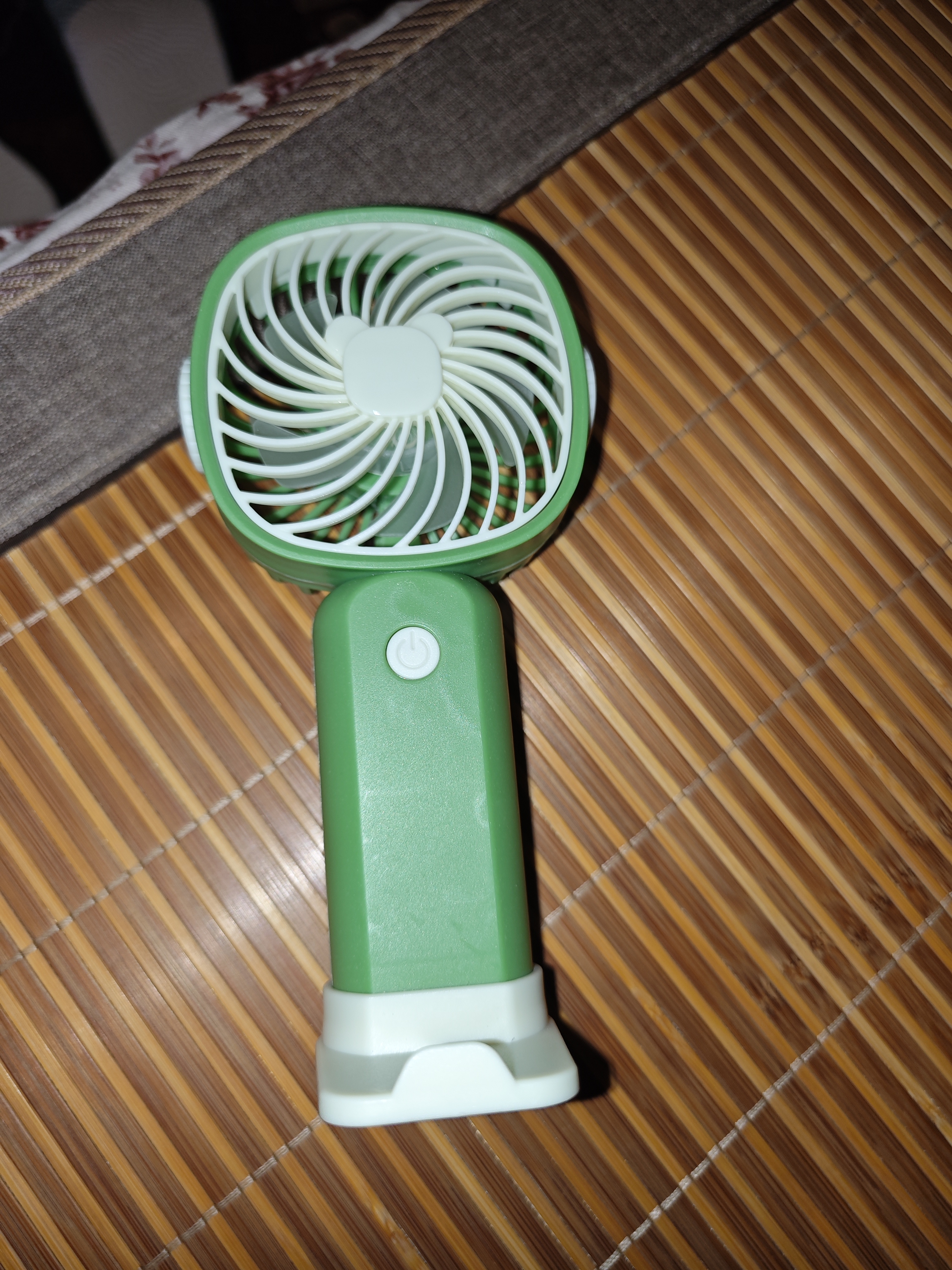 惠寻 京东自有品牌 300mAh手持小风扇usb充电随身户外大风力静音迷你便携式电风扇 实拍图