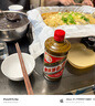 茅台（MOUTAI）正品保证 贵州茅台迎宾酒紫迎宾 飞天迎宾正宗纯粮酱香型白酒 小酒杯*2（赠品勿拍） 实拍图