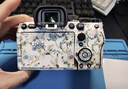 美本堂适用于索尼A7M4相机保护贴膜SONY a74机身贴纸贴皮碳纤维磨砂3M 金属钛顶+磨砂黑底 A7M4 实拍图