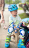 米高轮滑鞋儿童溜冰鞋直排轮旱冰鞋可调码休闲平花锁轮中小学教学鞋S6 蓝色K8套装（K8头盔+护具+包） 锁轮+休闲平花双模式 S (29-32)3-5岁 实拍图