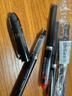 uni三菱（uni）UB-205直液式走珠笔2黑1红高颜值0.5mm签字笔商务学生办公笔办公用品文具套装 3支 实拍图