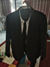 卡度顿西服套装男三件套职业商务小西装正装外套男修身新郎伴结婚礼服 黑色双扣【西服+西裤+马甲+衬衫 4XL 【156-170斤】+8件礼品 实拍图