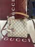 GUCCI古驰GG Emblem系列小号水桶包 米色、深棕色和棕色 均码 实拍图