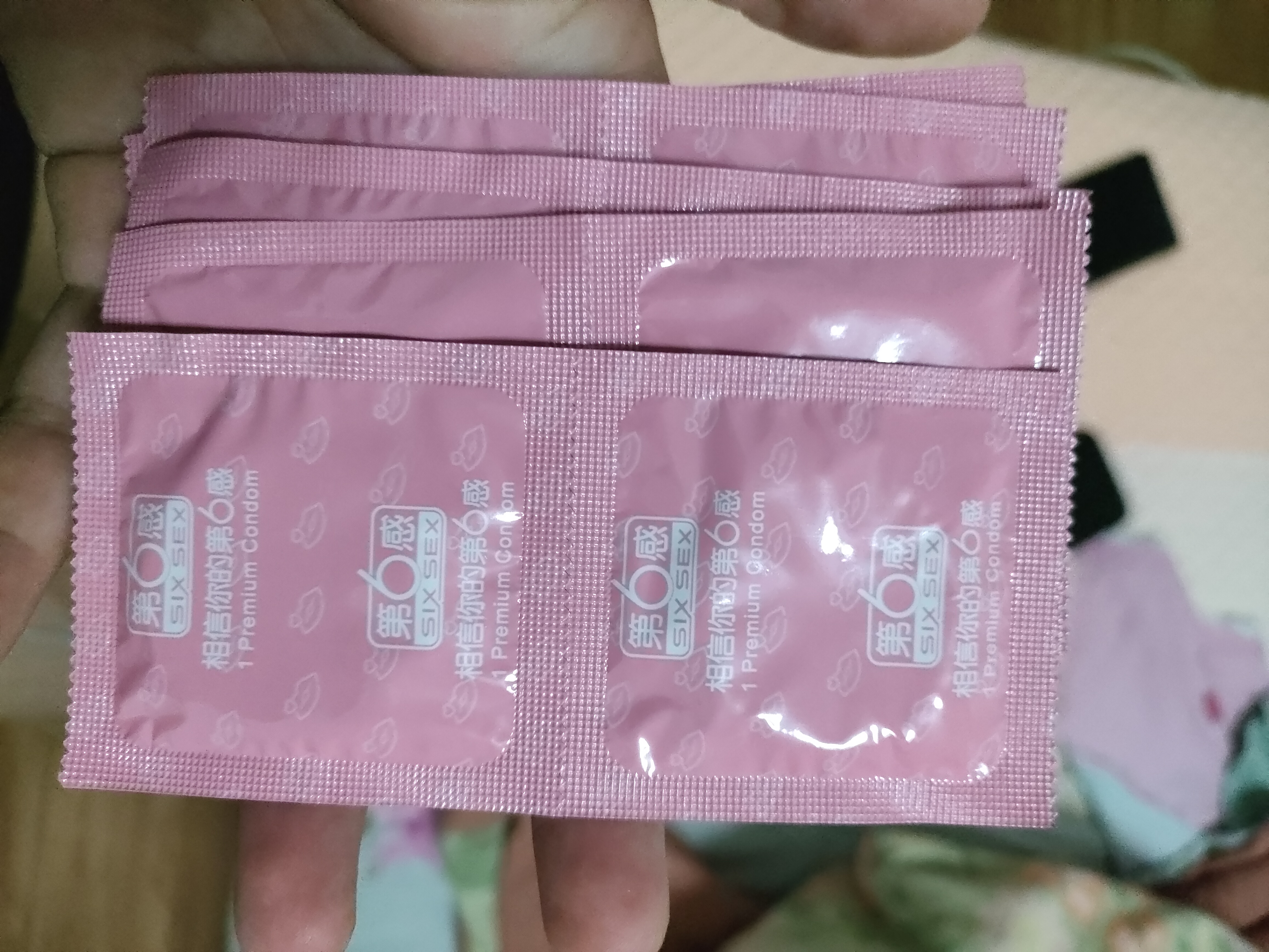 第六感口交套避孕套超薄男女人专用口交嗨口爱套套情趣手指套计生性用品 嗨口爱草莓味10只装 实拍图