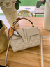 viney轻奢牛皮斜挎手提包包女包高级感单肩生日礼物送女友老婆 【杏色】实用高档洋气妈妈包中年 时尚小众百搭ck风品牌休闲小方包 实拍图