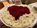 来一客情人节鲜花速递99朵红玫瑰花束生日礼物表白求婚全国同城配送 99朵红玫瑰白玫瑰爱心花束 实拍图