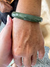 印象眸玉镯和田玉手镯玉浅青玉湖水绿平安镯玉镯子生日礼物女 手镯 浅色55-56圈口（尺寸详询客服） 实拍图