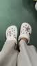 卡骆驰（CROCS）男女鞋经典洞洞鞋户外休闲时尚潮流沙滩鞋凉拖鞋 10001-100 36-37 实拍图