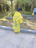 牧萌 儿童雨衣男女童带书包位宝宝幼儿园小学生雨鞋套装防水卡通雨披 活力黄恐龙 M码（建议身高95-105cm） 实拍图