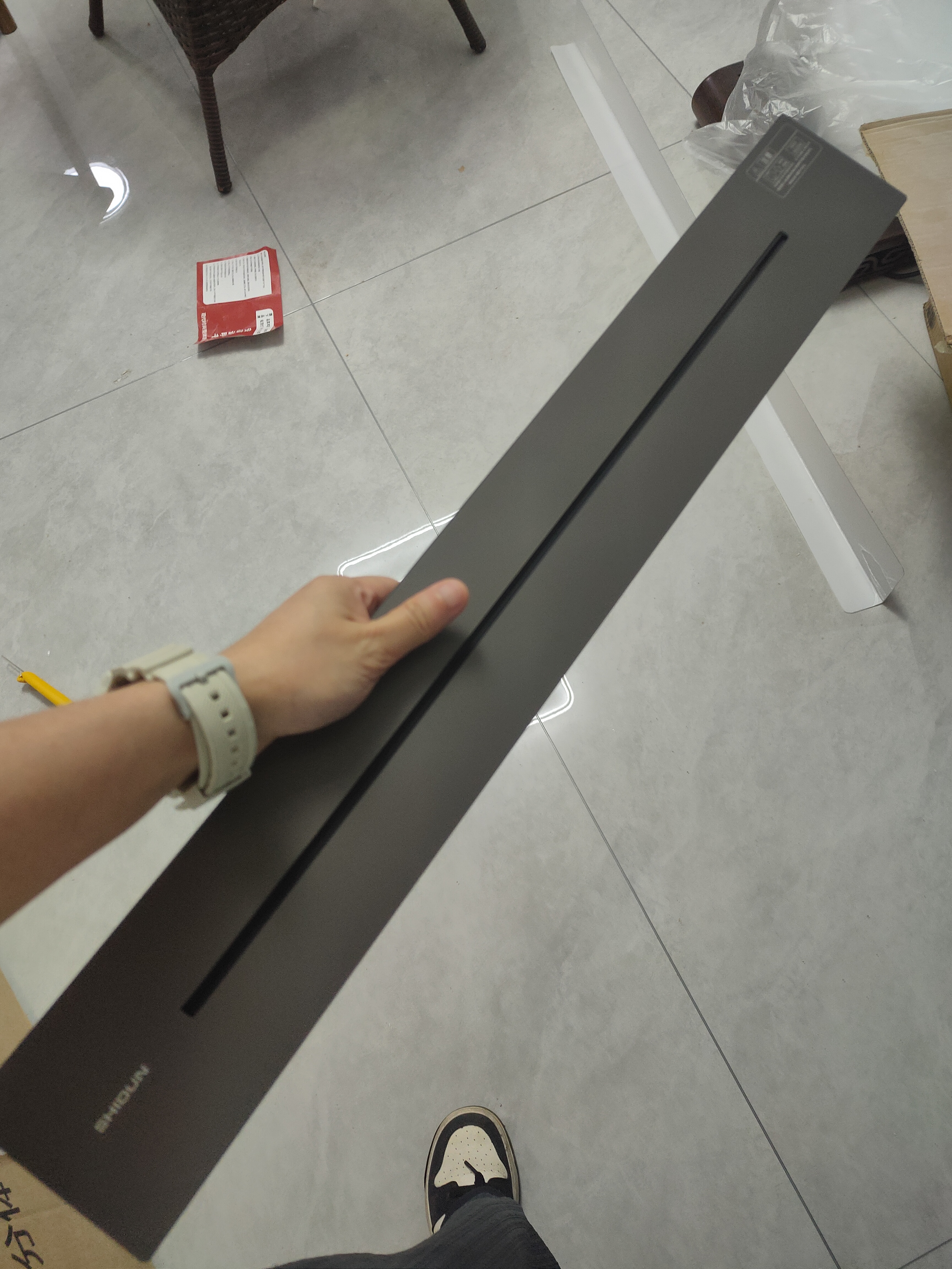 狮盾轨道插座 明装可移动滑轨开关插座 8000W大功率免打孔安装 60厘米+3个五孔 黑咖色 实拍图