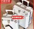 双星（doublestar）【次日达】学生行李箱大容量箱拉杆箱登机箱旅行铝框密码箱皮箱子 静雅白【后置杯架+可坐可骑】 28英寸 【适合7-15天长途旅行】 实拍图
