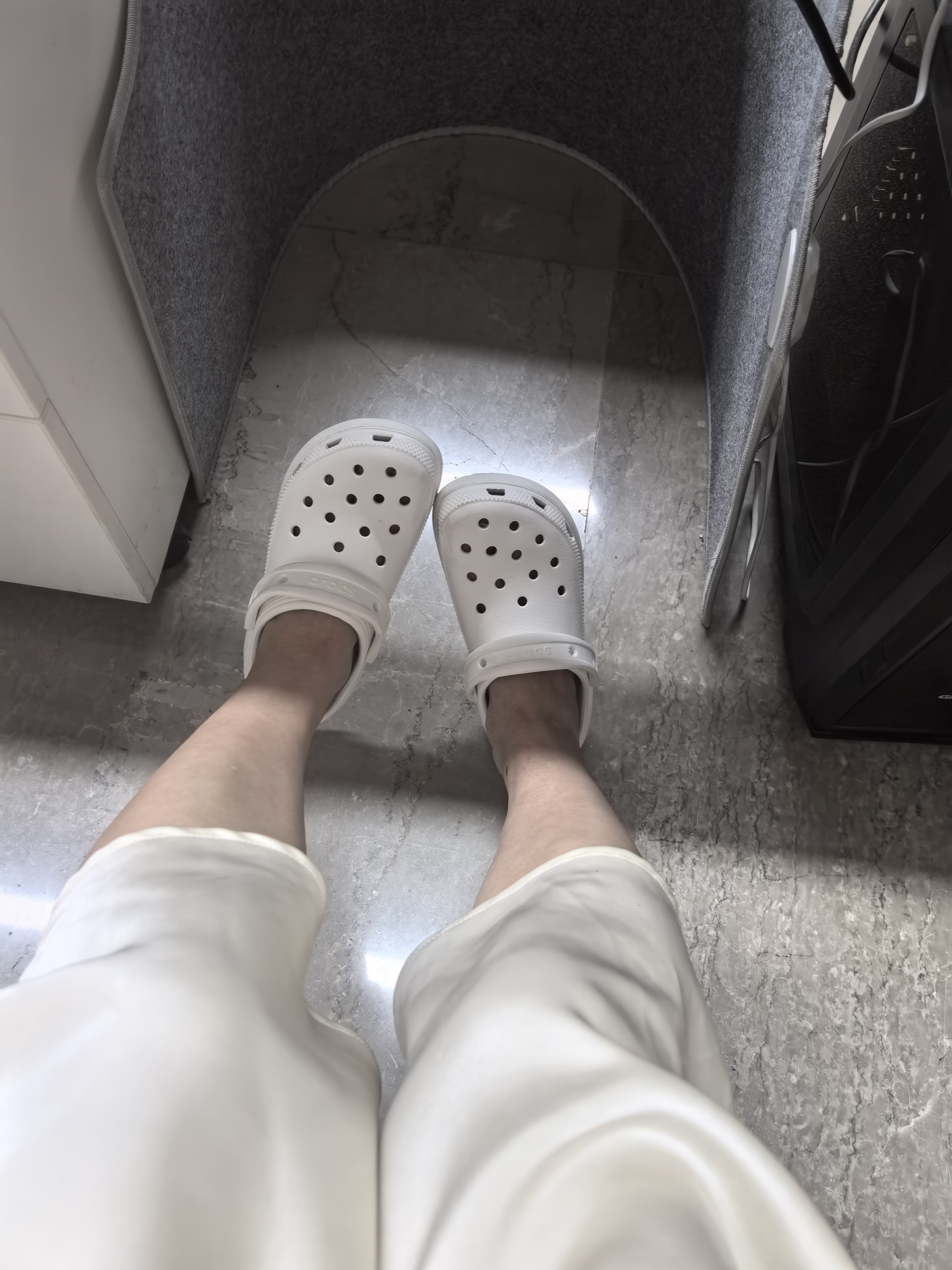 卡骆驰（CROCS）厚底云朵洞洞鞋户外休闲时尚一脚蹬沙滩鞋拖鞋 206750 206750-100 34 -35 实拍图