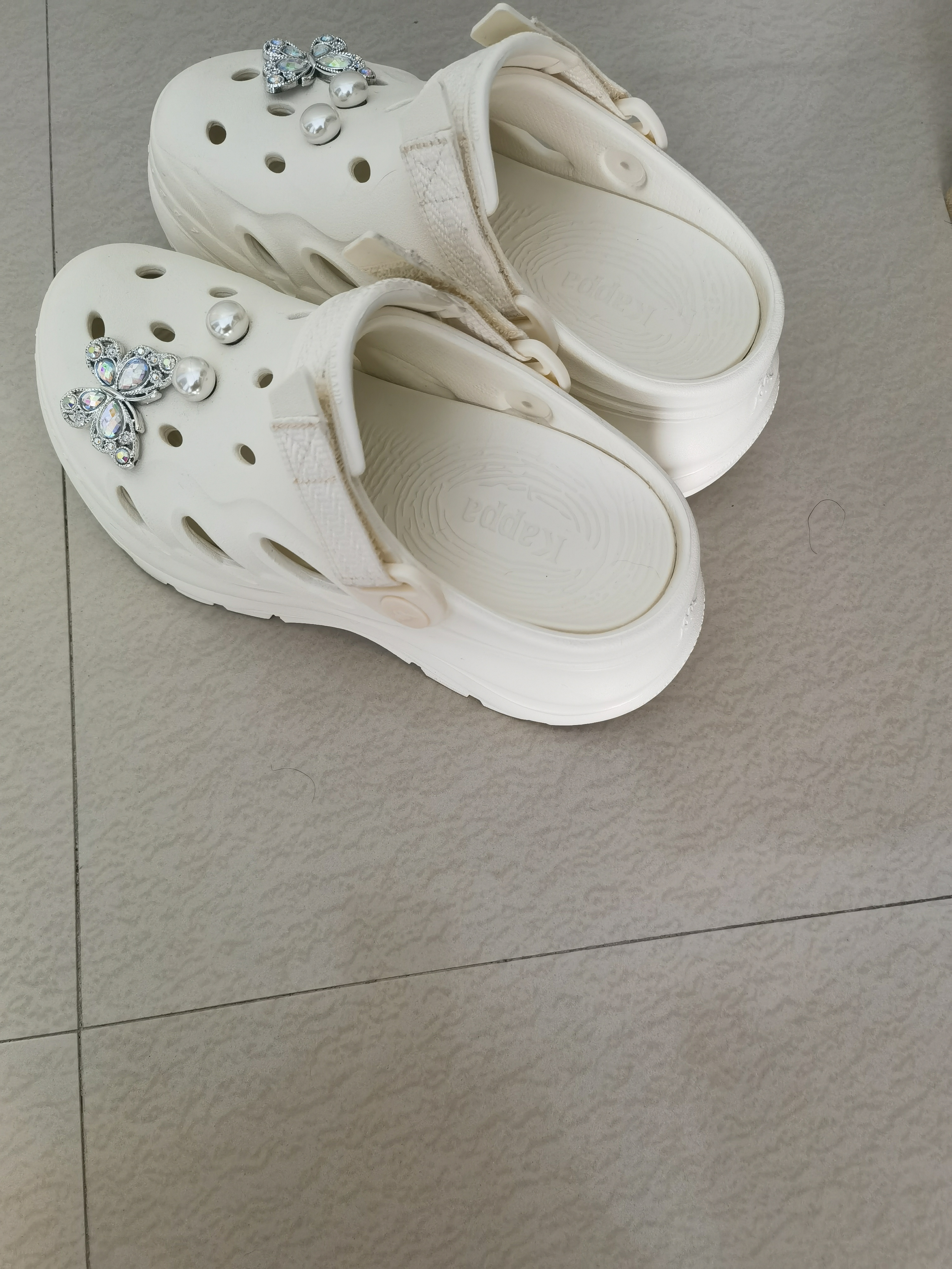 卡帕（Kappa）官方女鞋透气洞洞鞋凉鞋休闲运动外穿凉拖鞋子女 冬日白 35-36 实拍图