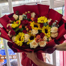 艾斯维娜鲜花速递向日葵混搭花束生日礼物全国同城配送 33朵玫瑰+5朵向日葵混搭花束 实拍图