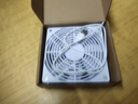 华顾USB路由器散热风扇 家用电脑主机CPU机箱12CM散热风扇 静音5V散热底座承托架光猫防滑 白色12*12CM单风扇【不带开关】单USB 实拍图