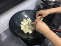 苏美冠（SUMEIGUAN）章丘炒菜锅传统铁锅已开锅炒锅无涂层手工家用不粘锅燃气灶适用 精作款+(盖子铲子) 32cm 实拍图