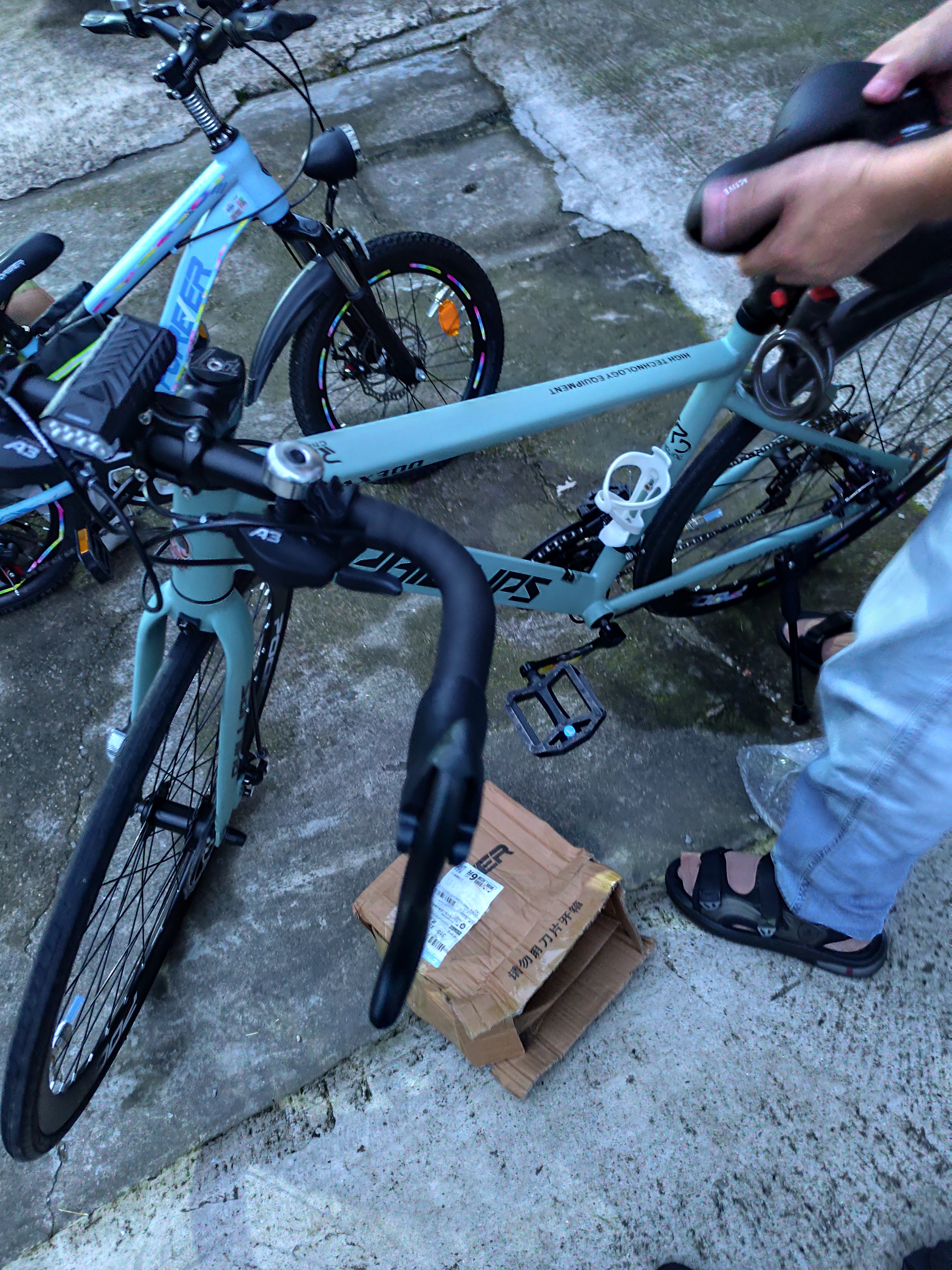 菲利普（PHILLIPS）公路车自行车直把弯把山地男女越野变速700C单车青少年竞速赛车 薄荷绿 弯把 M码【适合165-185cm】 24速 定位变速 实拍图