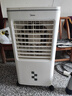 美的（Midea）冷风扇 家用立式单冷空调扇客厅卧室移动冷风机冰晶水冷小空调制冷机 定时遥控制冷风扇 AAG12XF 实拍图