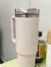 STANLEY巨无霸吸管杯水杯保温杯大容量办公车载不锈钢杯子887ML-米白色 实拍图