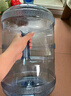 韩禾水桶纯净水桶饮水机桶大号桶装水桶食品级储水桶加厚矿泉水接水桶 18.9升PC材质（手提式拧盖）款 实拍图