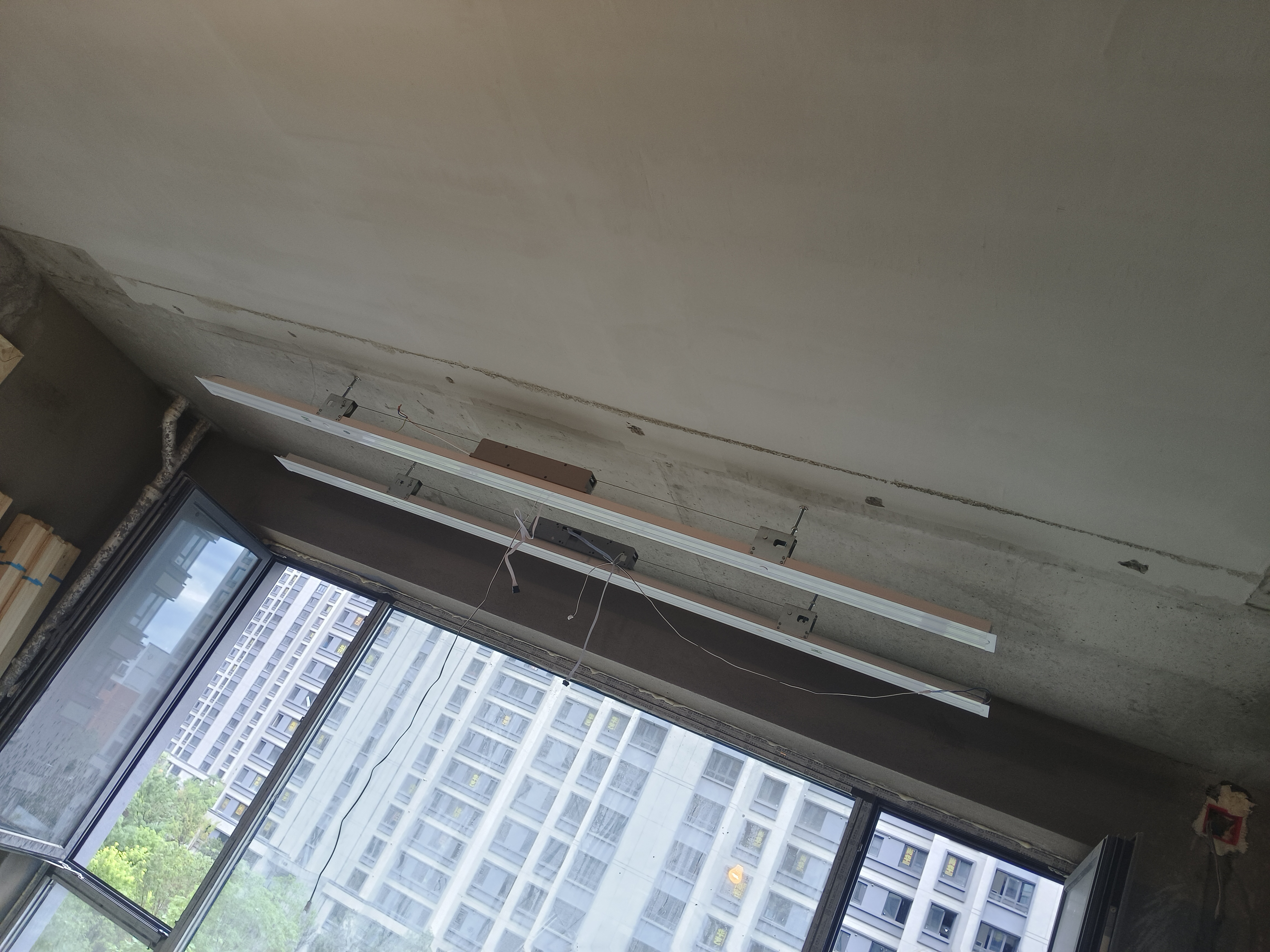太太夸电动晾衣架隐形晾衣架智能晾衣机家用隐藏内嵌式阳台晾衣杆 白色-【照明+遥控】 隐藏款【2.4米】双杆 实拍图