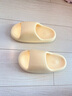 果洛菲（GUOLUOFEI）踩屎感拖鞋男夏季厚底eva浴室情侣凉拖鞋女款可外穿 奶黄 40-41 实拍图
