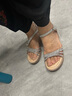 他她（TATA）绝美坡跟凉鞋女度假一字带时装凉鞋夏季7MY14BL4 银色 39 实拍图