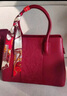 意尔康大容量托特包刺绣婚包国风妈妈包女士手提包31W28014-956酒红 实拍图
