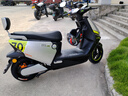 绿源（Luyuan）【新款】电动摩托车S70 成人高速电动车72V26Ah石墨烯数字化电池 超长续航通勤代步外卖智能电摩 皓月银-全新升级 实拍图