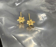 六福珠宝足金栀子花黄金耳钉耳饰送礼 计价 G01G0027DS 0.95克(含工费100元) 配硅胶耳堵 实拍图