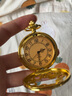 朴里 复古翻盖怀表经典罗马字男女项链大数字老人挂表学生电子 黄金色【 47 mm】 【电子+项链+腰链+钥匙扣】 实拍图